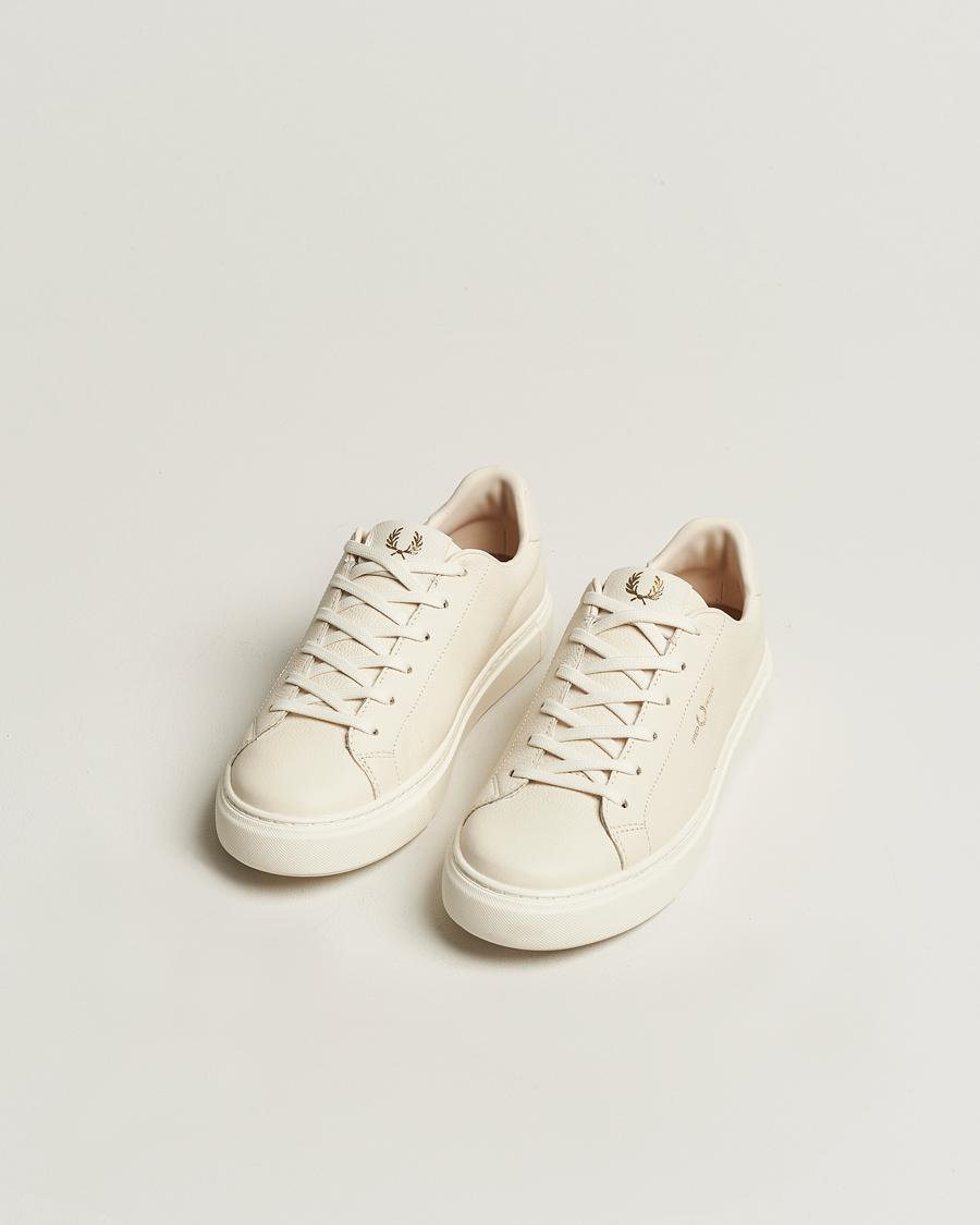 Uomini | Best of British | Fred Perry | B71 Grained Leather Sneaker Ecru