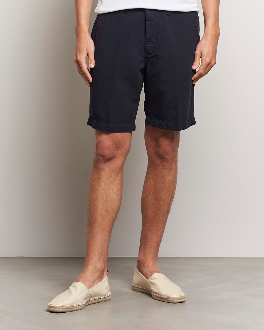 Uomini | Pantaloncini di lino | Oscar Jacobson | Poggio Washed Linen Shorts Navy