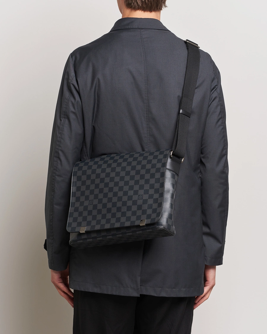 Uomini |  | Louis Vuitton Pre-Owned | District PM Messenger Bag Damier Graphite