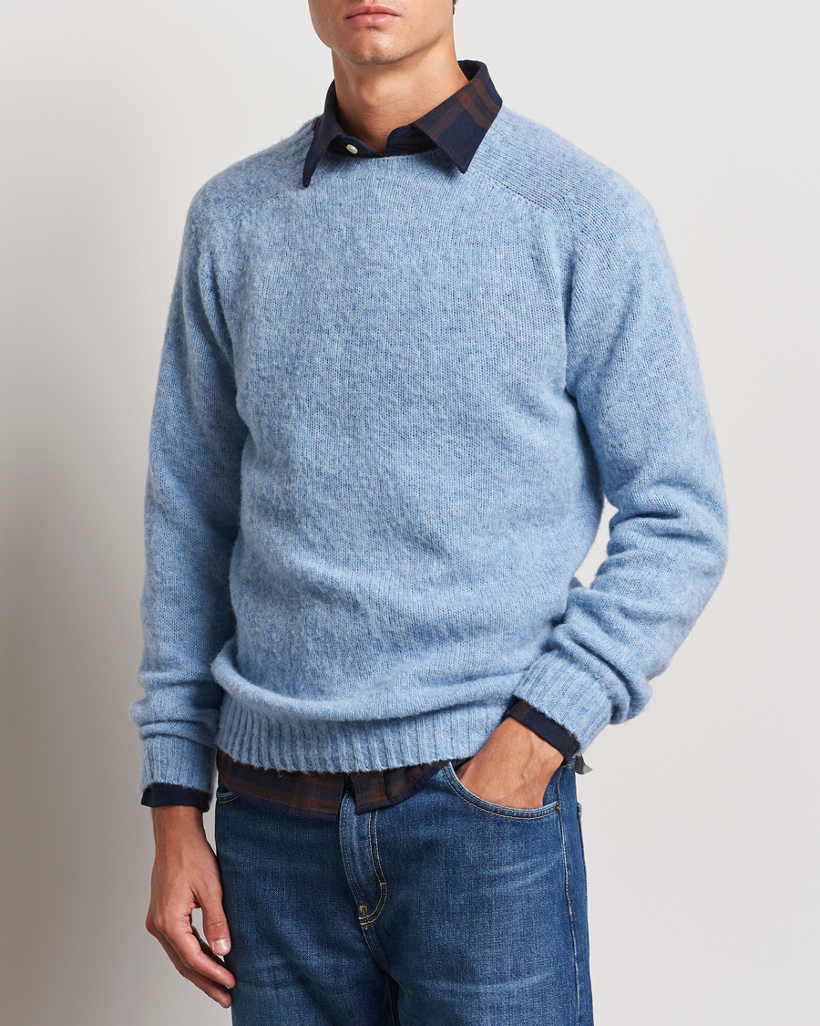 Uomini | Maglioni a maglia | Harley Of Scotland | Brushed Supersoft Lambswool Crewneck Ice Sea