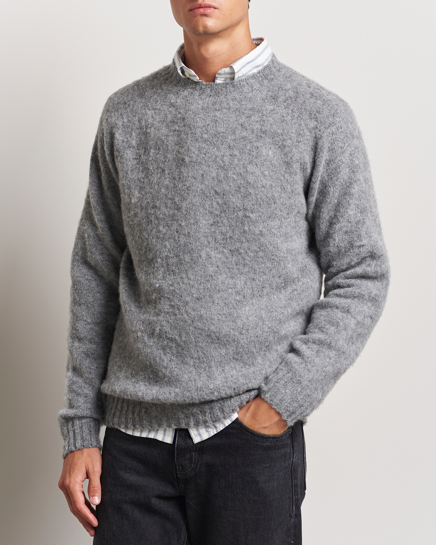 Uomini | Maglioni a maglia | Harley Of Scotland | Brushed Supersoft Lambswool Crewneck Medium Grey