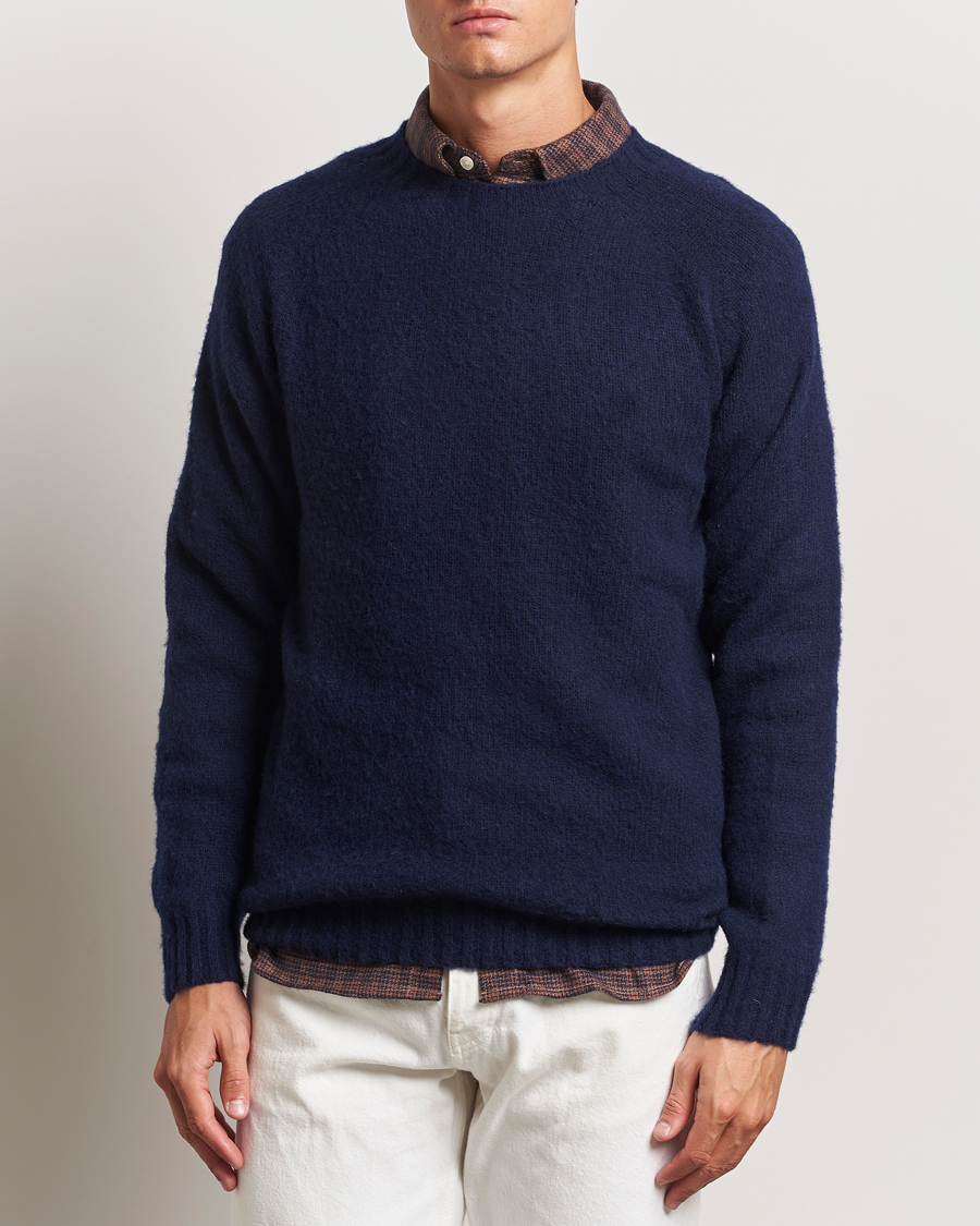 Uomini | Maglioni a maglia | Harley Of Scotland | Brushed Supersoft Lambswool Crewneck Navy