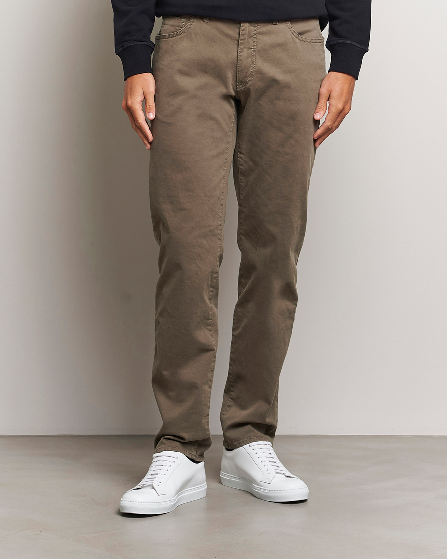 Uomini |  | Brax | Cadiz Cotton Satin 5-Pocket Pants Khaki