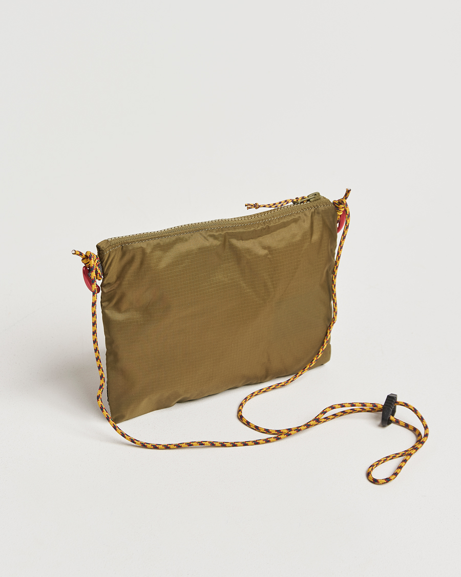 Uomini |  | Klättermusen | Algir Accessory Bag Medium Olive