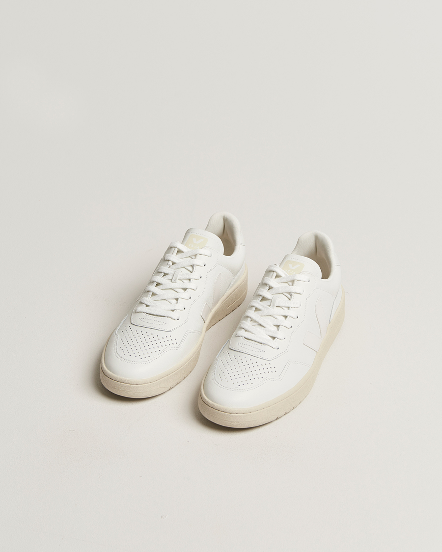 Uomini | Contemporary Creators | Veja | V-90 Leather Sneaker Extra White