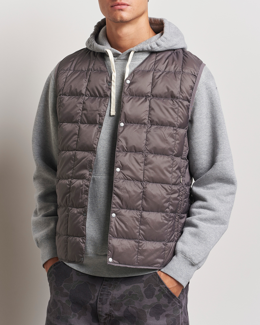 Uomini | Giacche autunnali | TAION | V-Neck Lightweight Down Vest Gray