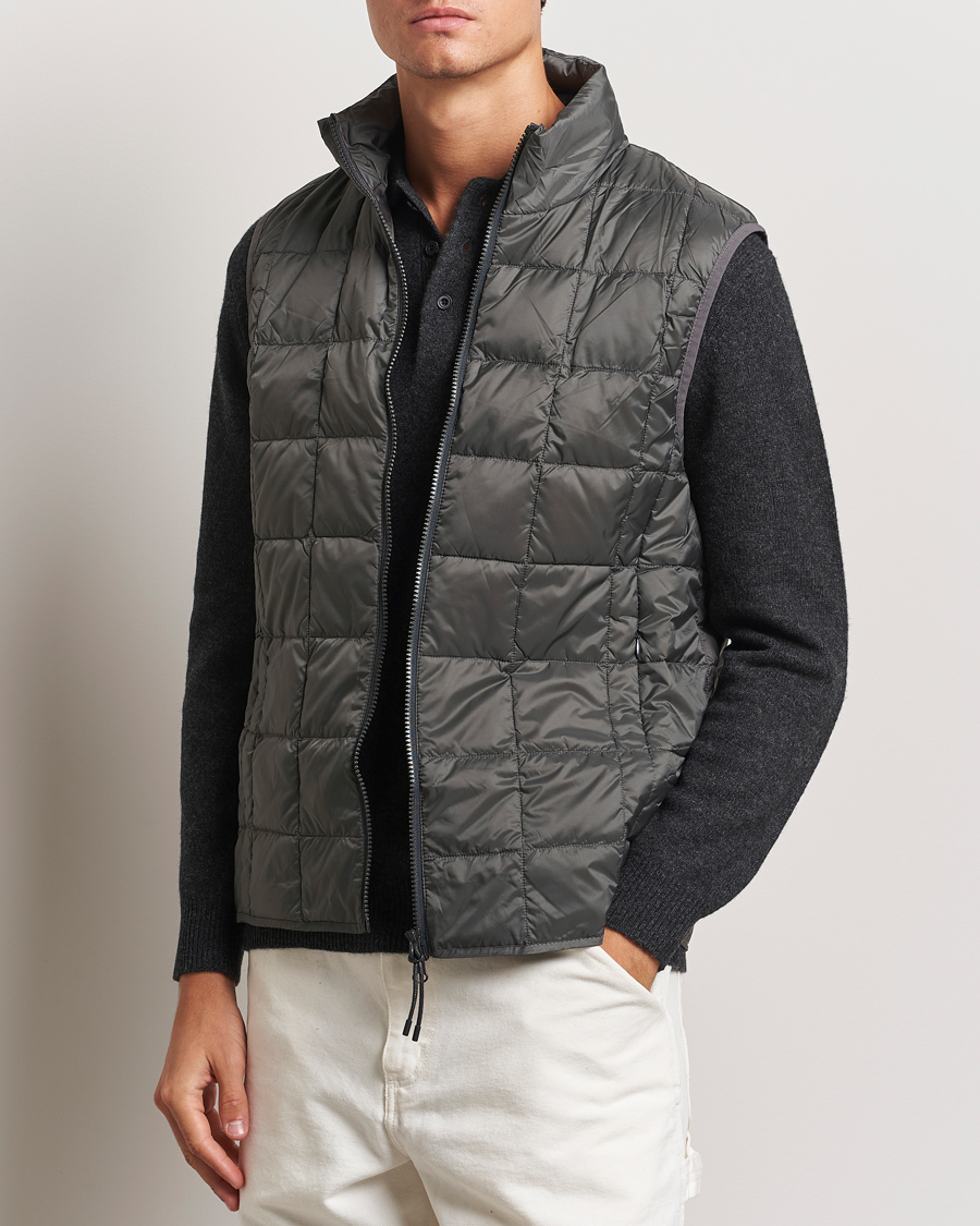 Uomini | Giacche | TAION | High Neck Full Zip Lightweight Down Vest Charcoal