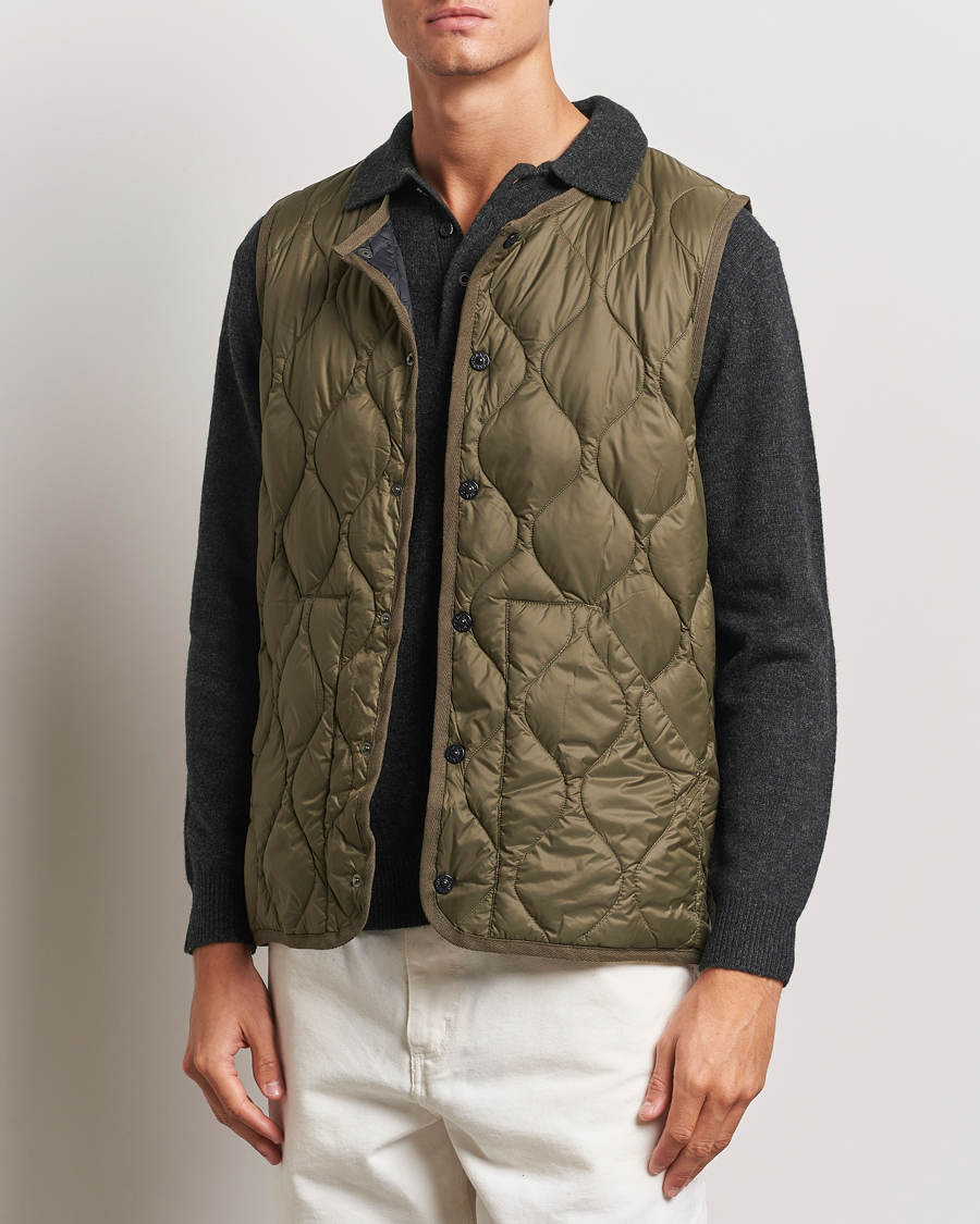 Uomini | Giacche autunnali | TAION | Military Crew Neck Down Vest Dark Olive