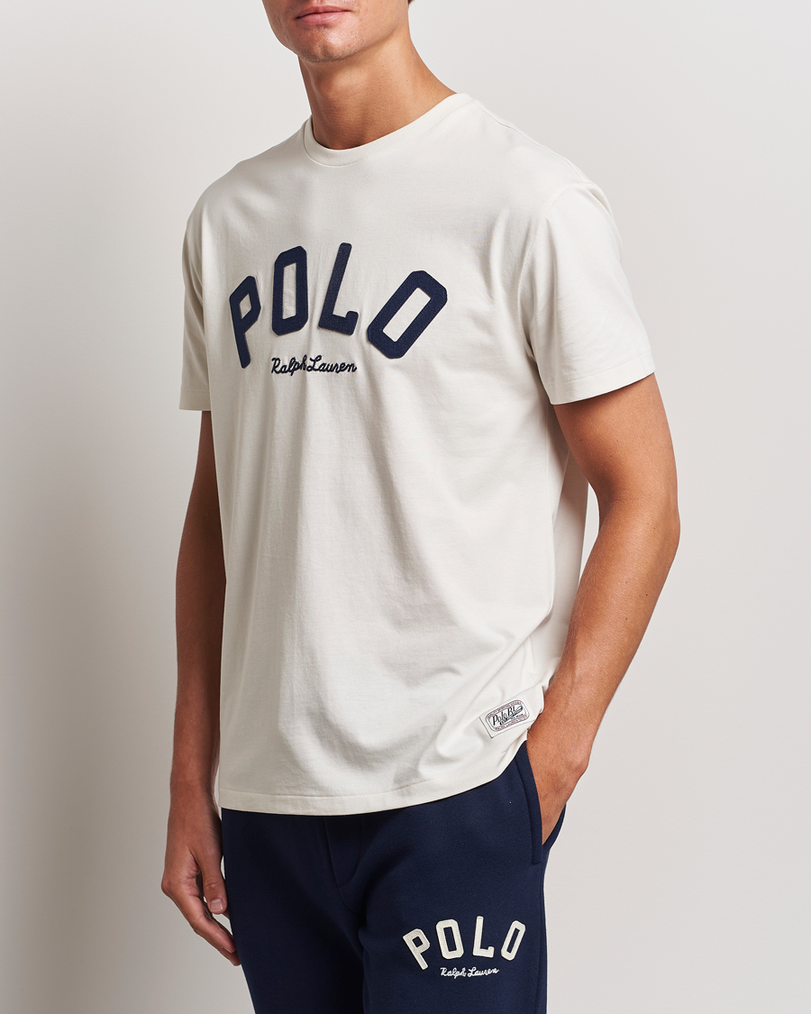 Uomini |  | Polo Ralph Lauren | RL Varsity Tee Antique Cream