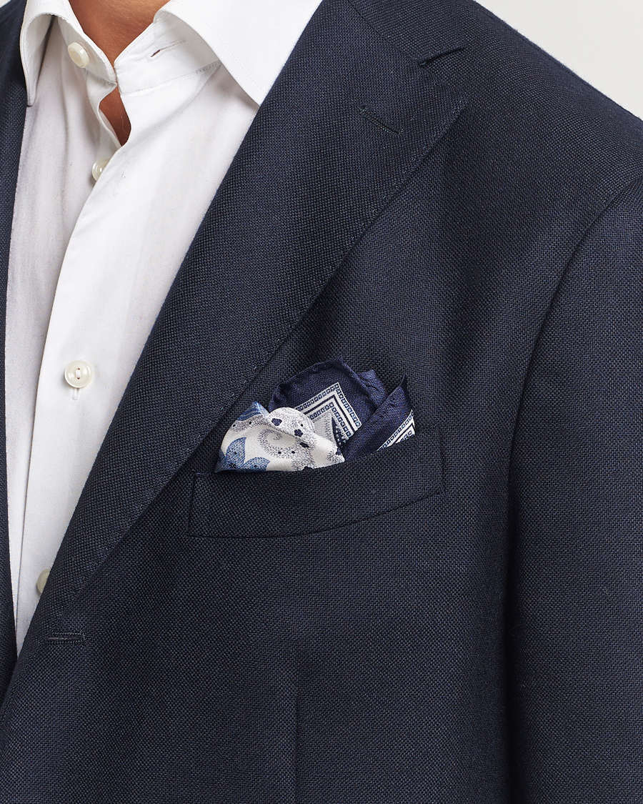 Uomini |  | Amanda Christensen | Silk Twill Printed Flower Pocket Square Navy