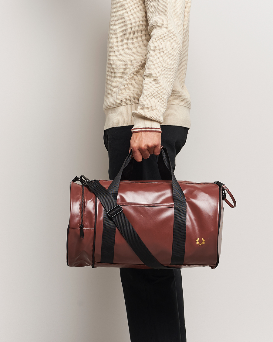 Uomini |  | Fred Perry | Tonal Classic Barrel Bag Whiskey Brown