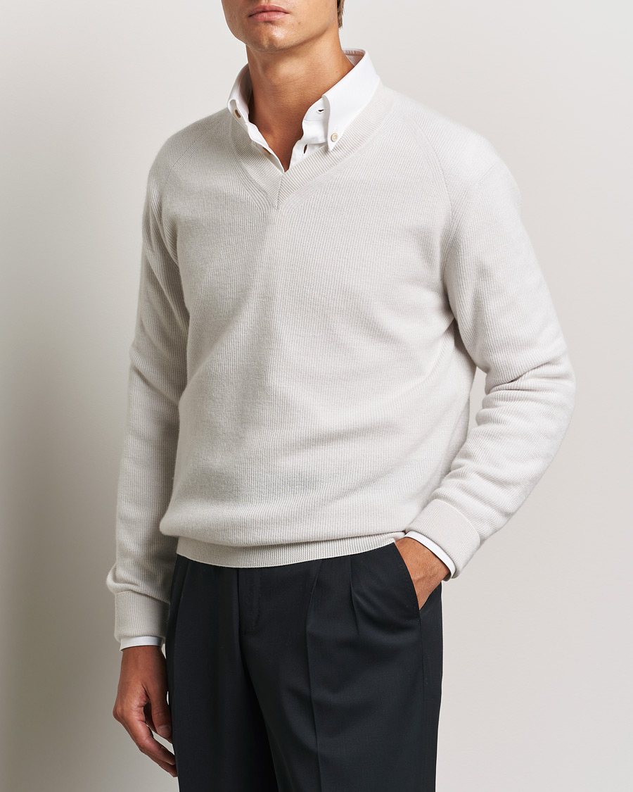 Uomini | Italian Department | Brioni | Rib Cashmere V-Neck Sweater Light Grey