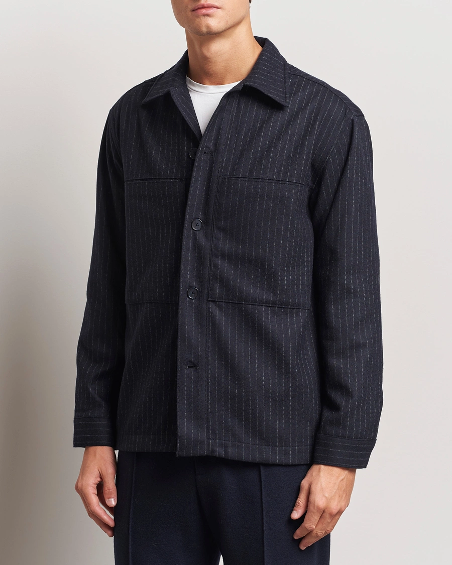 Uomini |  | NN07 | Isak Wool Overshirt Navy Blue Pinstripe