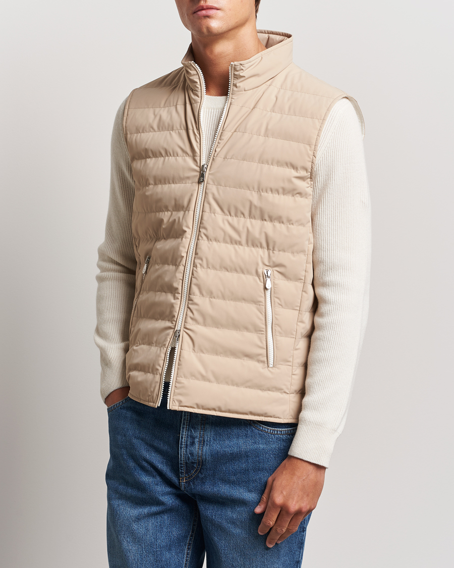 Uomini |  | Brunello Cucinelli | Nylon Gilet Sand