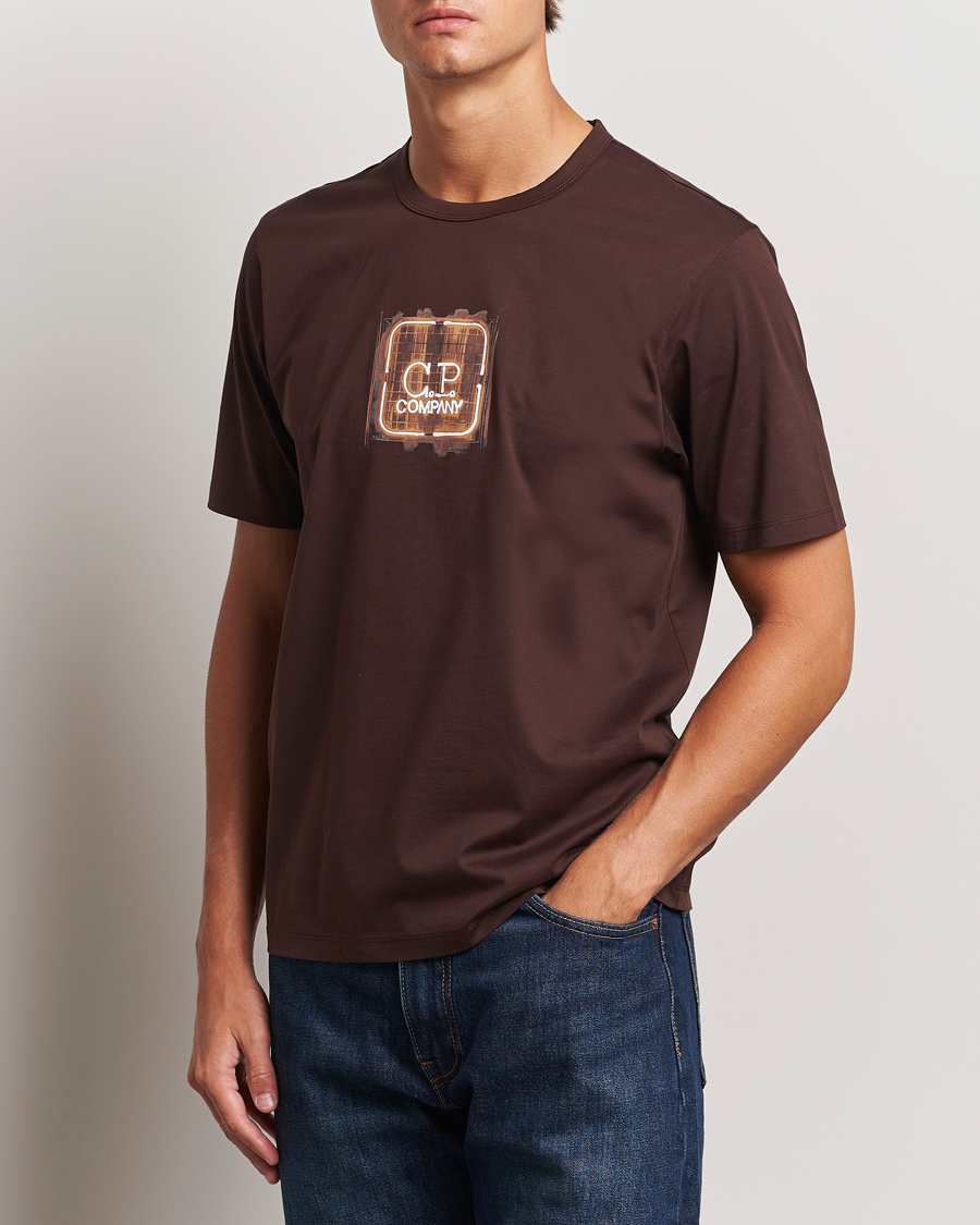 Uomini | C.P. Company | C.P. Company | Metropolis Mercerized Chest Logo T-Shirts Brown