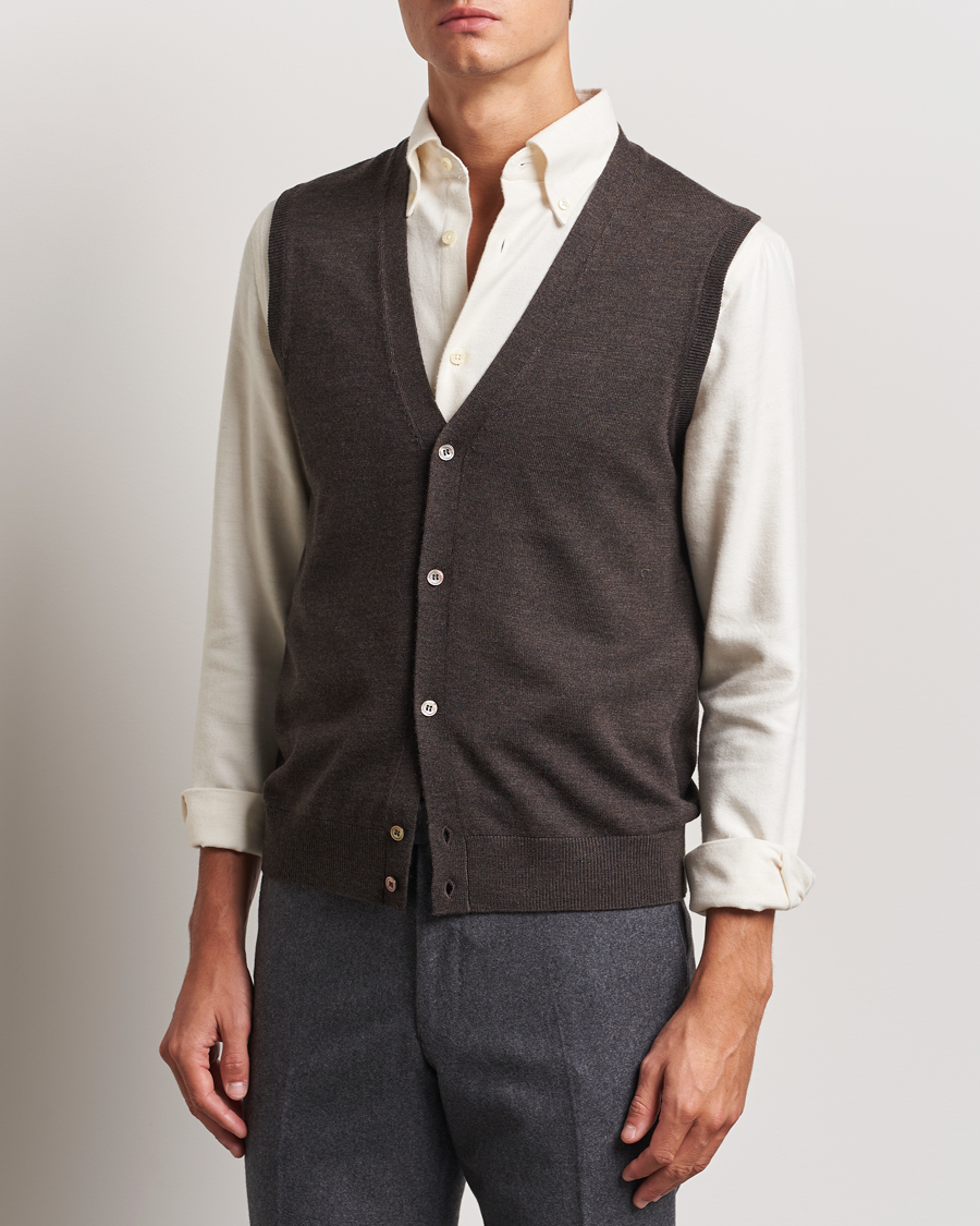 Uomini |  | Morris | Merino Slipover Vest Brown