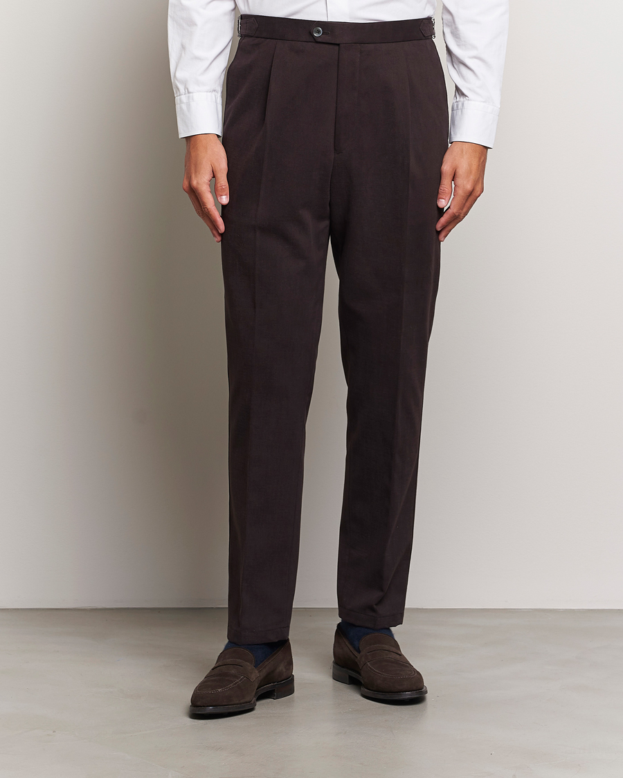 Uomini |  | Oscar Jacobson | Delon Brushed Cotton Trousers Brown