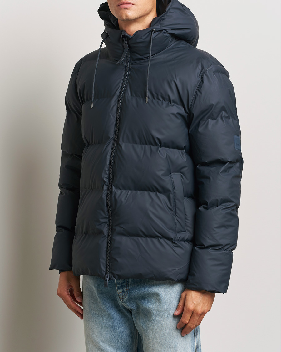 Uomini | Nya produktbilder | RAINS | Alta Puffer Jacket Navy