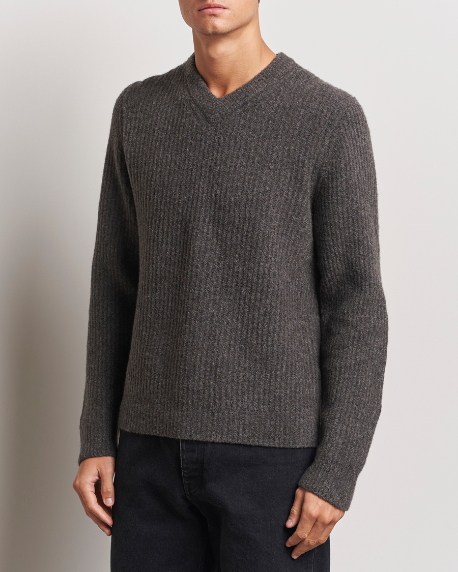 Uomini |  | Samsøe Samsøe | Koji Rib Knitted V-Neck Volcanic Ash