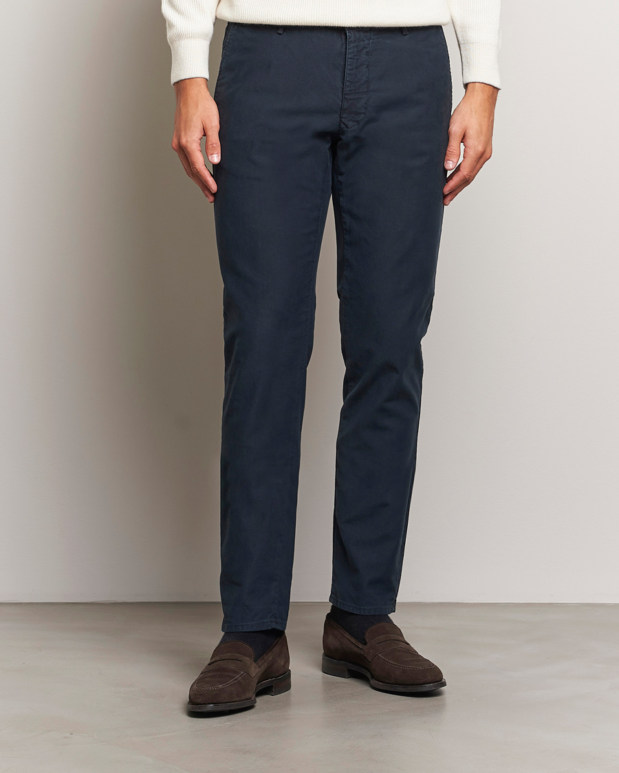 Uomini | Chinos | Incotex | Slim Fit Garment Dyed Slacks Navy