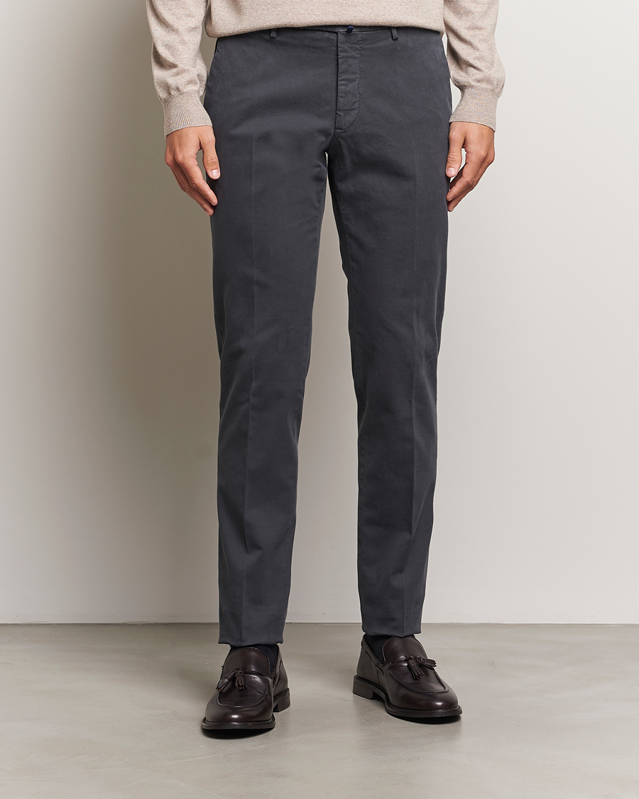 Uomini |  | Incotex | Slim Fit Cotton Stretch Chinos Dark Grey