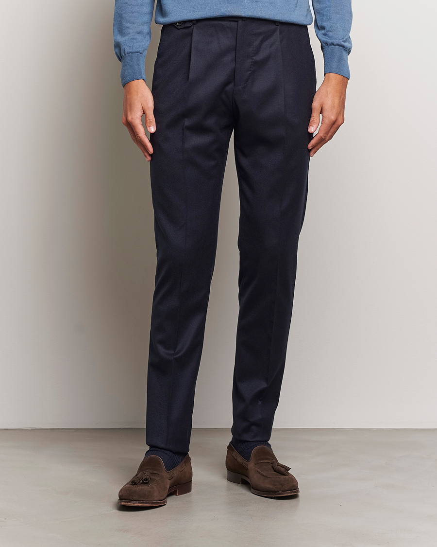 Uomini | Pantaloni di flanella | PT01 | Slim Fit Pleated Flannel Trousers Navy