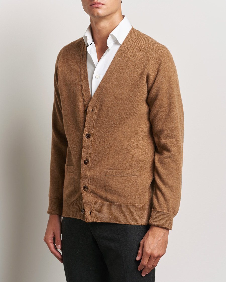 Uomini | Nya produktbilder | William Lockie | Rob Lambswool Cardigan Driftwood