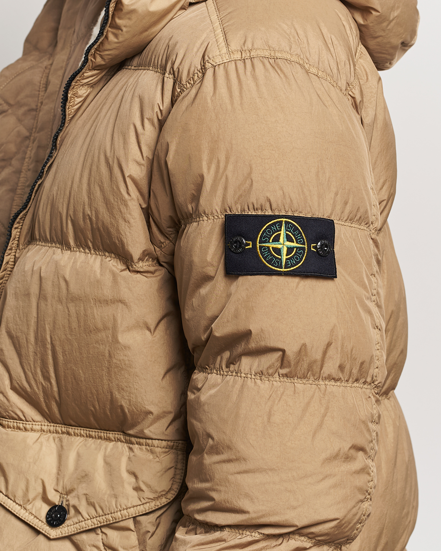 Uomini | Giacche | Stone Island | Garment Dyed Recycled Nylon Down Hooded Jacket Biscuit