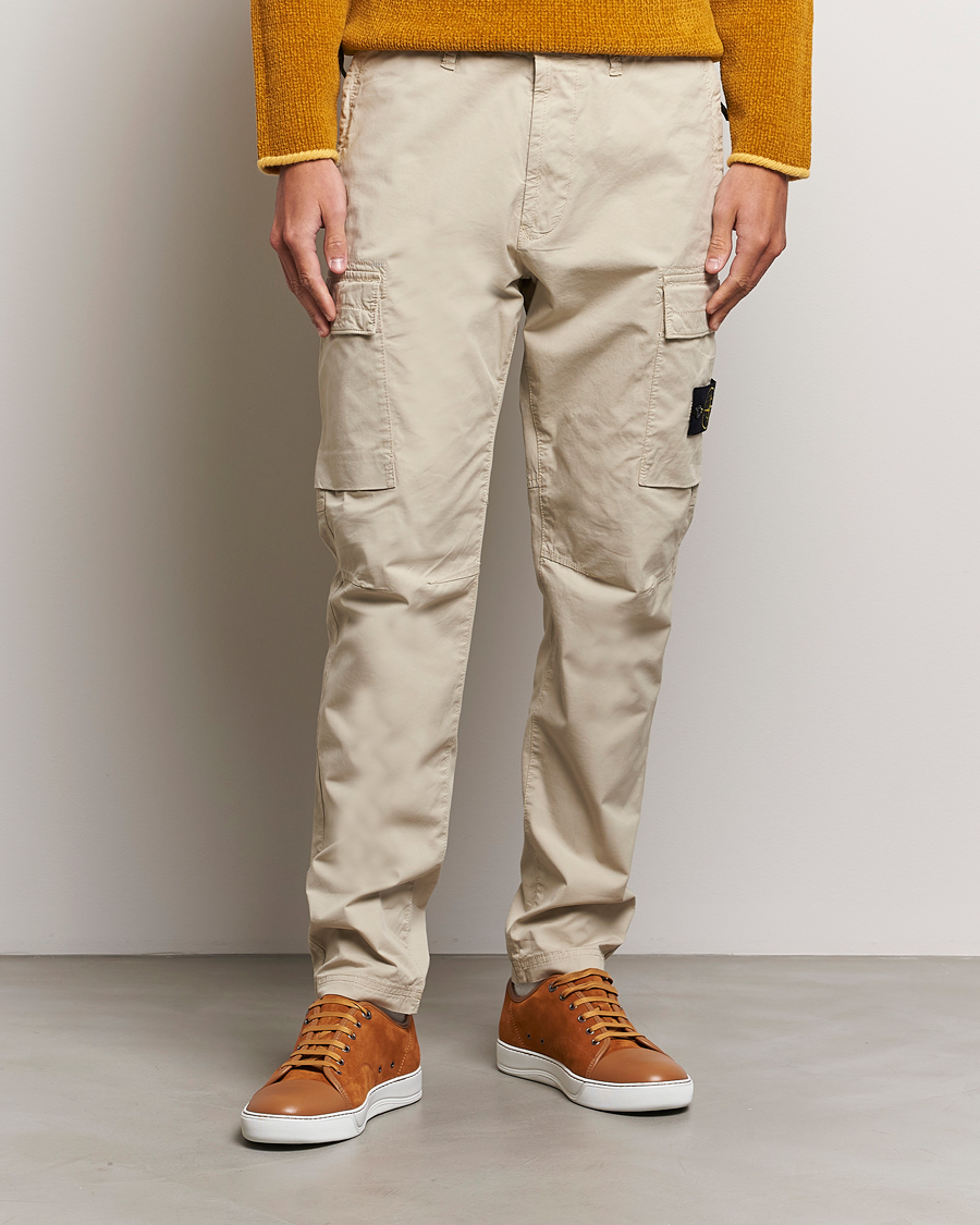 Uomini | Pantaloni cargo | Stone Island | Stretch Cotton Gabardine Trousers Plaster