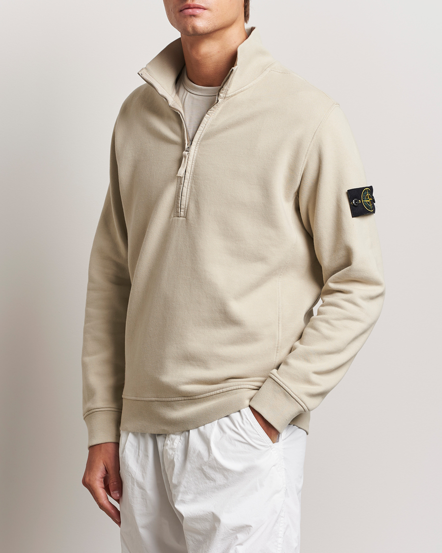 Uomini |  | Stone Island | Garment Dyed Fleece Half Zip Plaster