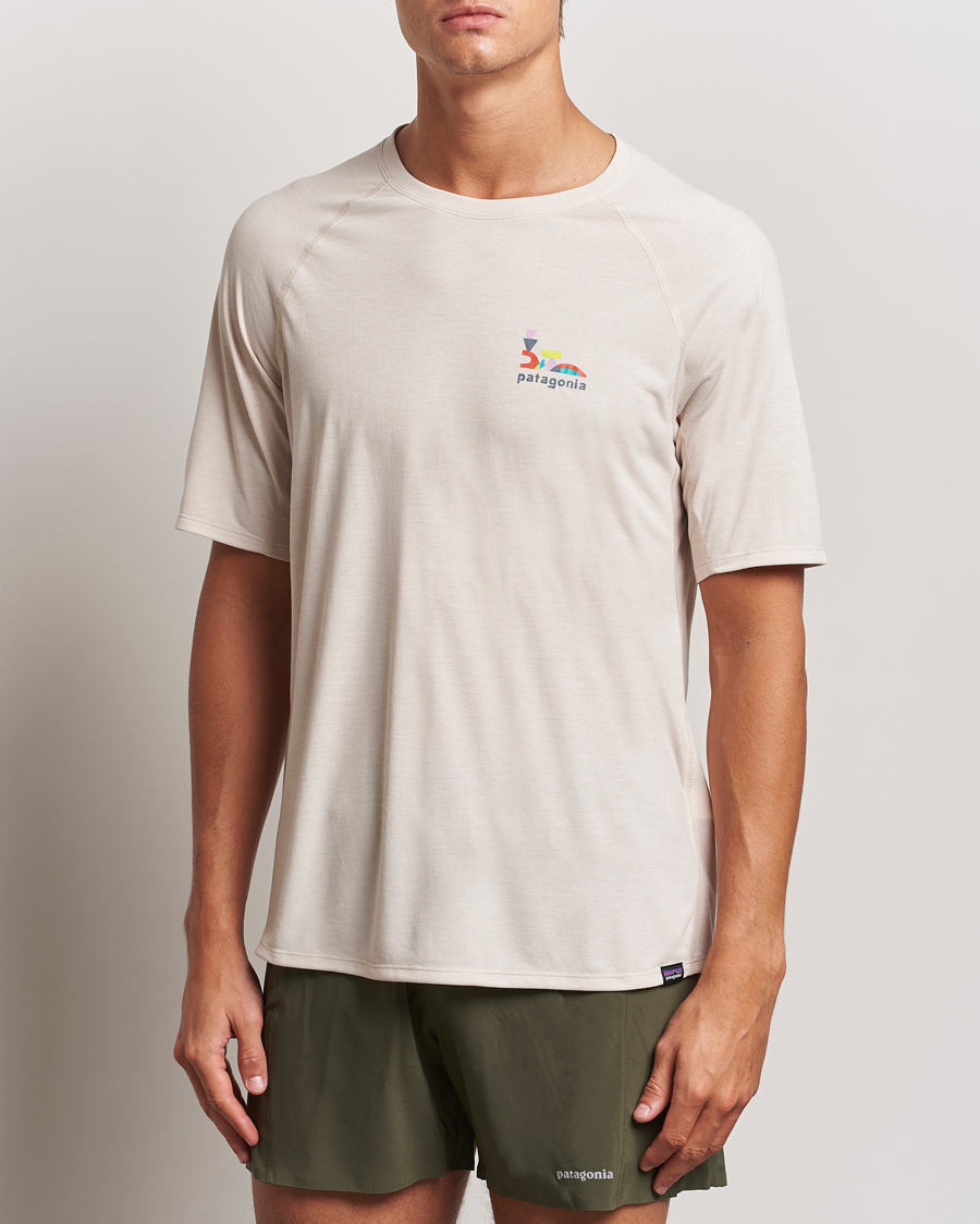 Uomini | Magliette | Patagonia | Short Sleeve Cap Cool Trail Graphic Shirt Pumice