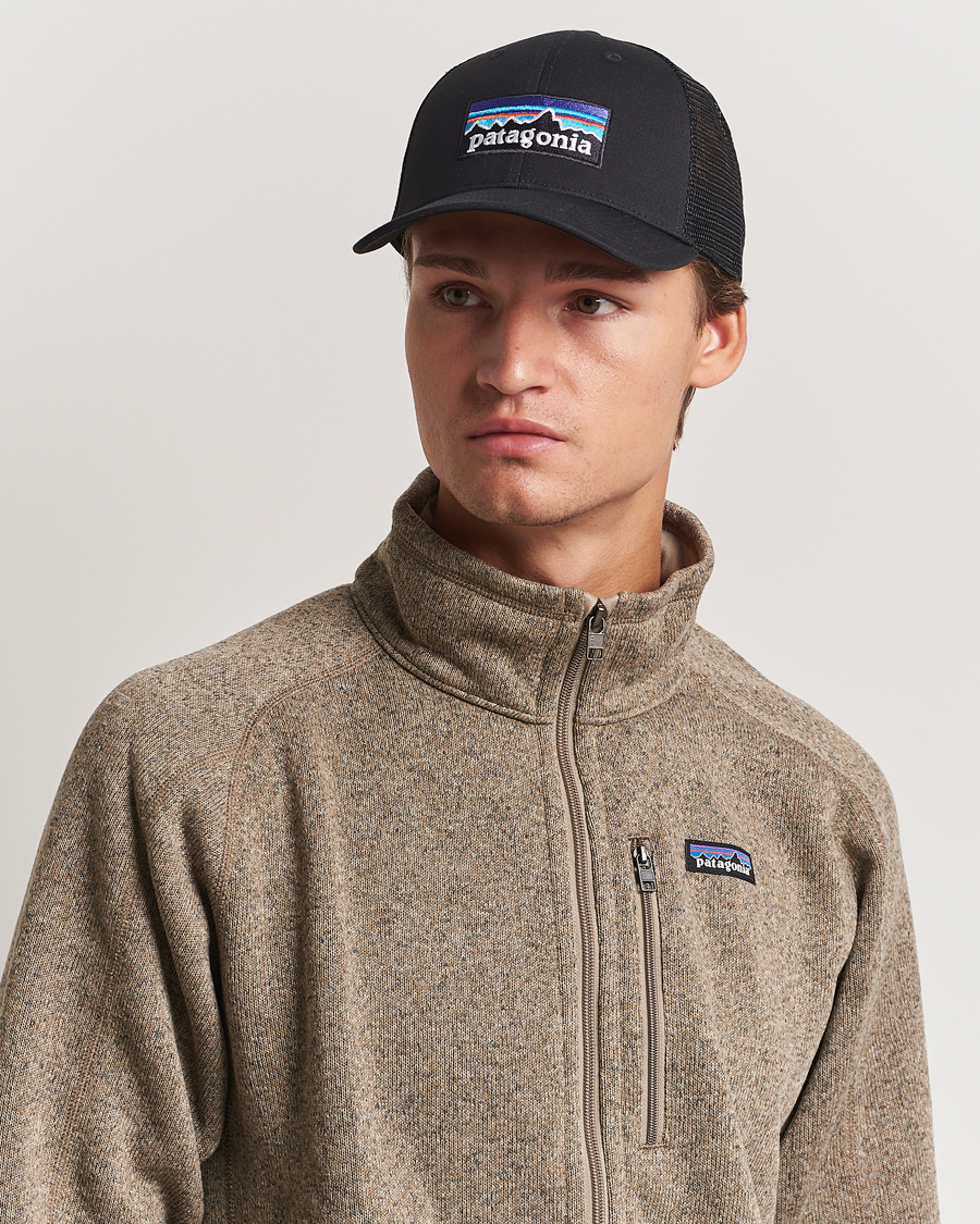 Uomini |  | Patagonia | P-6 Logo LoPro Trucker Hat Black