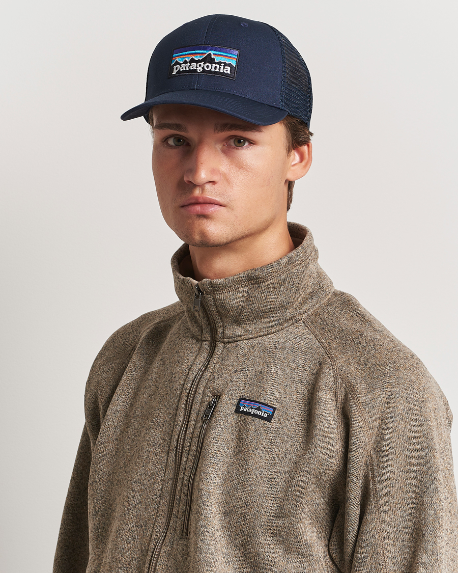 Uomini |  | Patagonia | P-6 Logo Trucker Hat New Navy