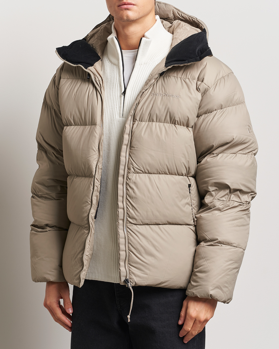 Uomini |  | Peak Performance | Frost Oversized Down Puffer Avid Beige