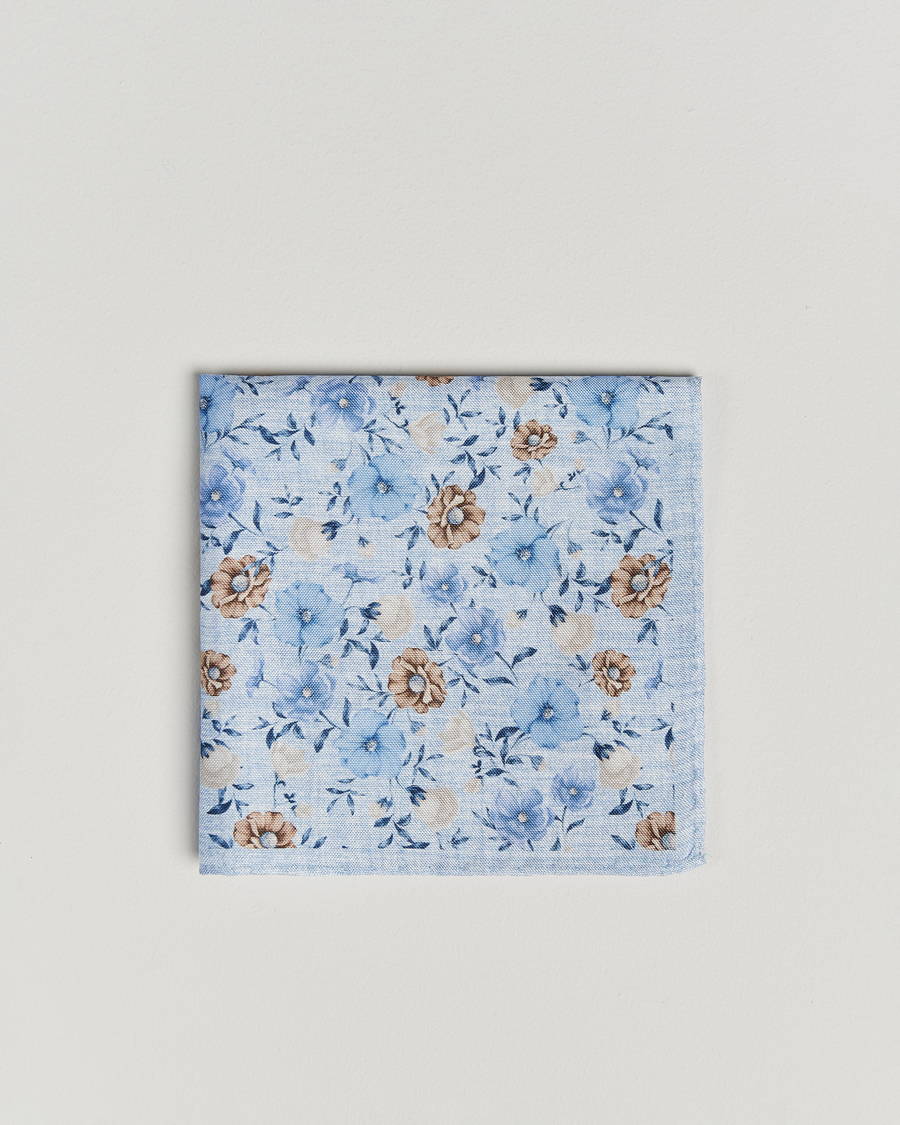 Uomini | Fazzoletti da taschino | Amanda Christensen | Silk Oxford Printed Flower Pocket Square Sky Blue