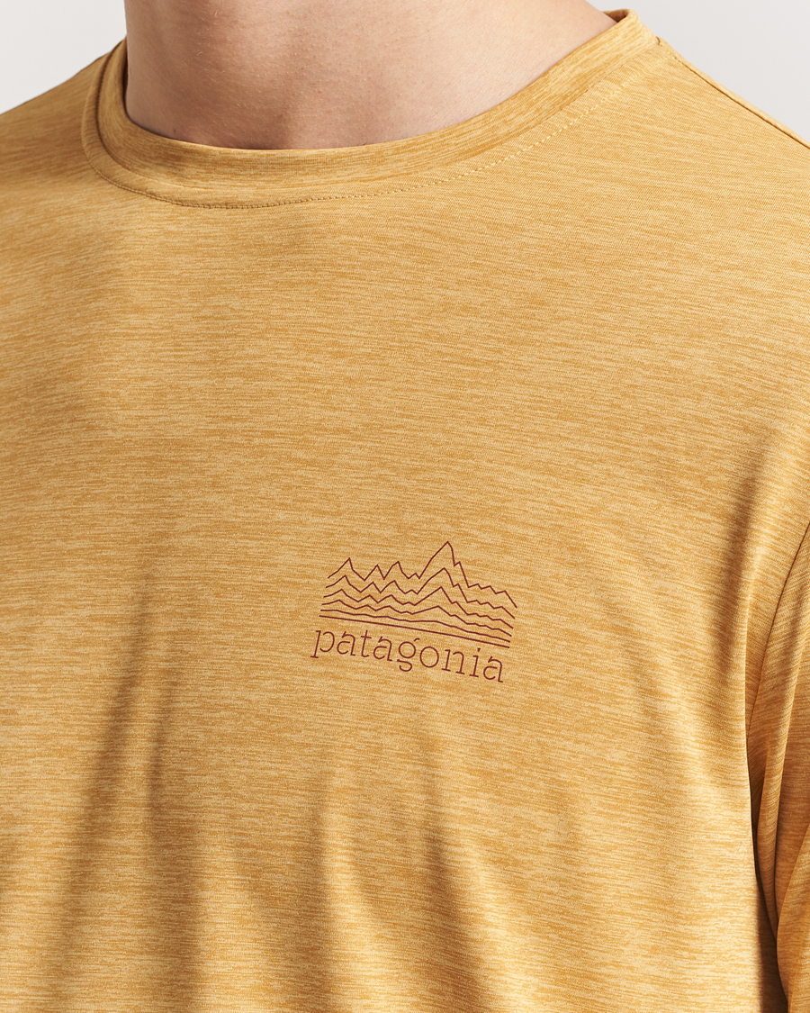 Uomini | T-shirt | Patagonia | Cap Cool Daily Graphic LS T-Shirt Beeswax
