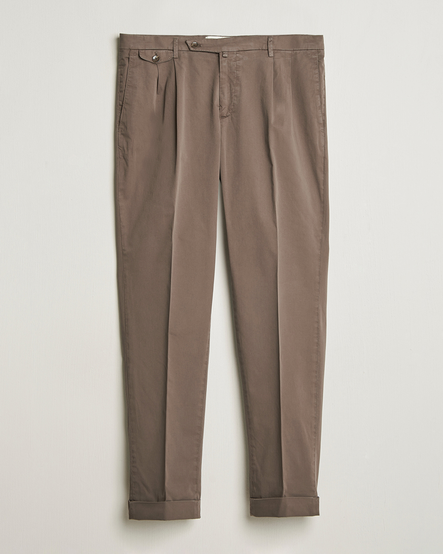 Uomini | Pantaloni | Briglia 1949 | Easy Fit Pleated Cotton Stretch Chino Brown