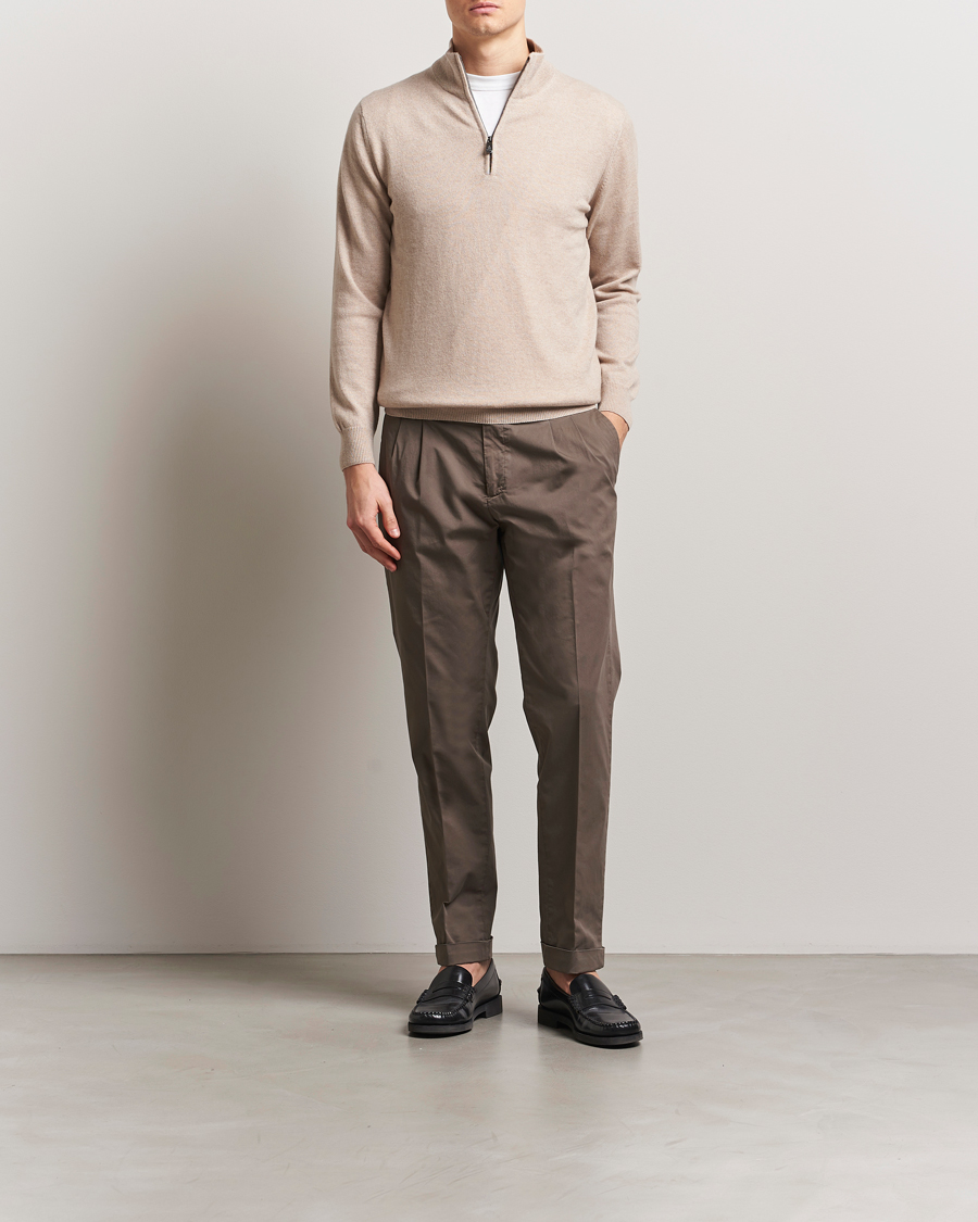 Uomini | Pantaloni | Briglia 1949 | Easy Fit Pleated Cotton Stretch Chino Brown