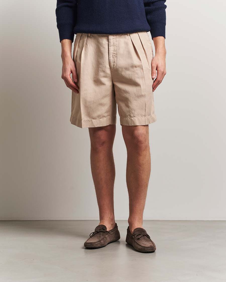 Uomini | Pantaloncini | Incotex | Pleated Chinolino Shorts Beige