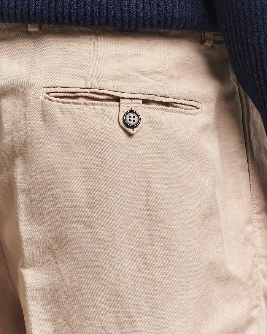 Uomini | Pantaloncini | Incotex | Pleated Chinolino Shorts Beige